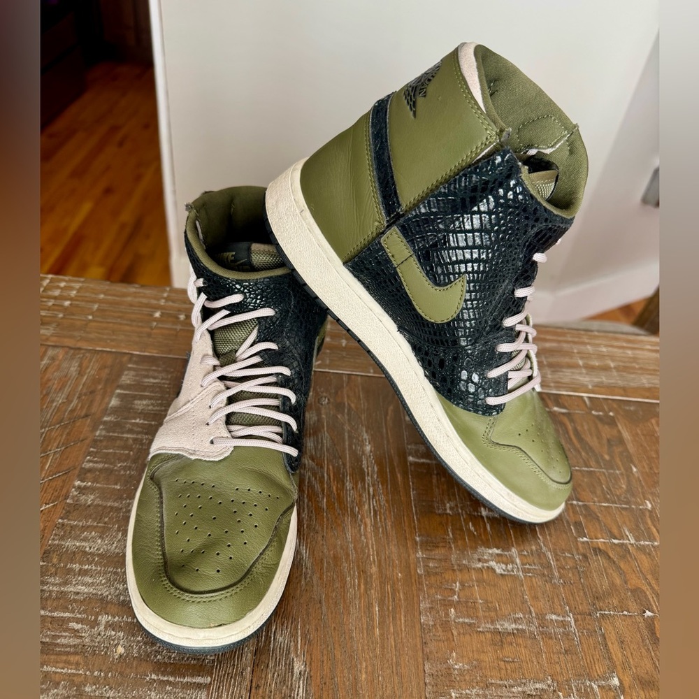 Women's Air Jordan 1 Rebel XX sneakers in the "Olive Canvas" colorway, Size 8.5